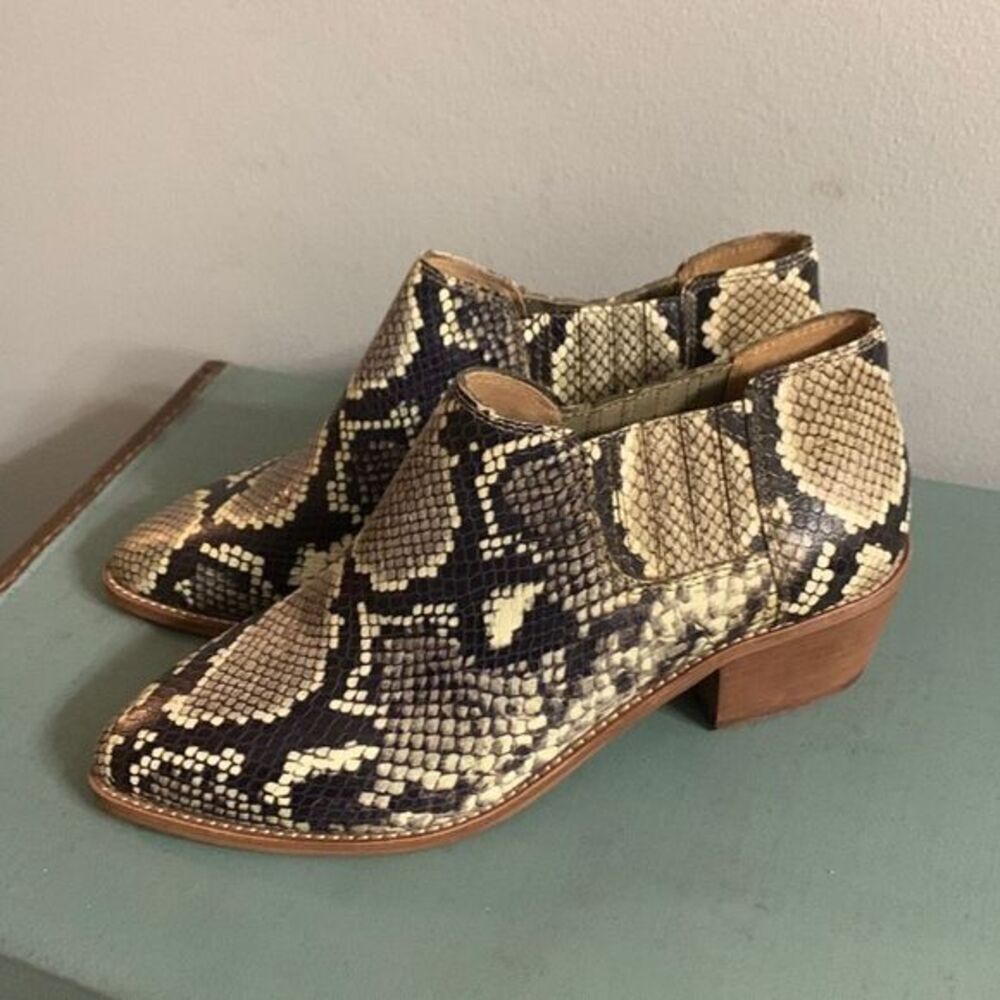 Madewell Low chelsea Snake-Embossed Leather Boot - Size 7‎